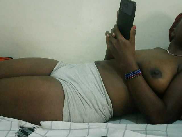 Prettyebony3 live cam on BongaCams