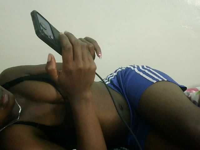 Prettyebony3 live cam on BongaCams