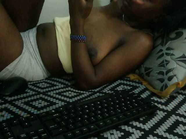 Prettyebony3 live cam on BongaCams