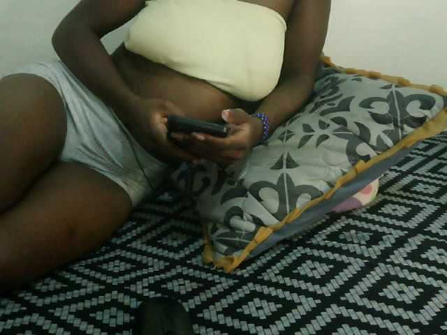 Prettyebony3 live cam on BongaCams