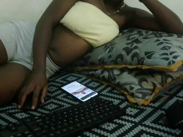 Prettyebony3 live cam on BongaCams