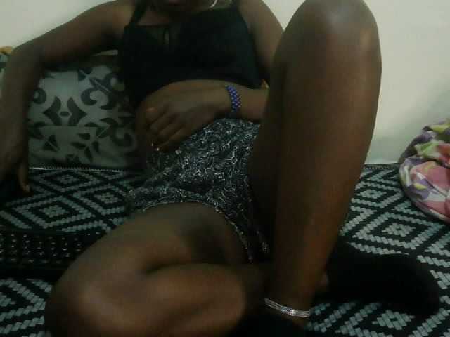 Prettyebony3 live cam on BongaCams