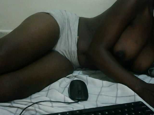 Prettyebony3 live cam on BongaCams