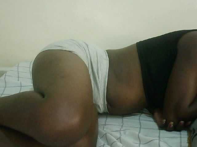 Prettyebony3 live cam on BongaCams