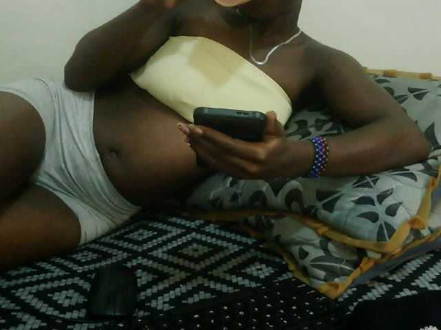 Prettyebony3 live cam on BongaCams