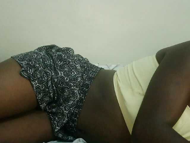 Prettyebony3 live cam on BongaCams