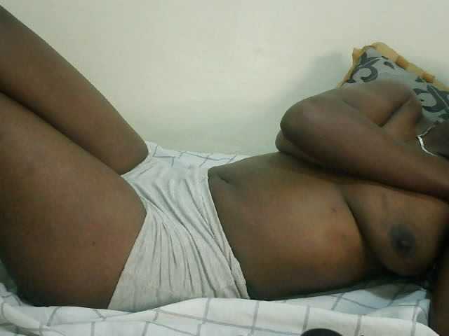 Prettyebony3 live cam on BongaCams