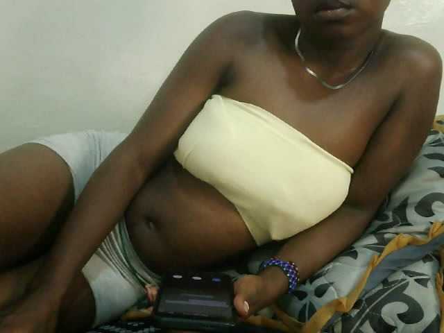 Prettyebony3 live cam on BongaCams