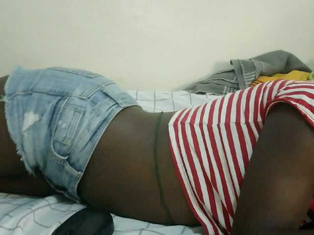 Prettyebony3 live cam on BongaCams