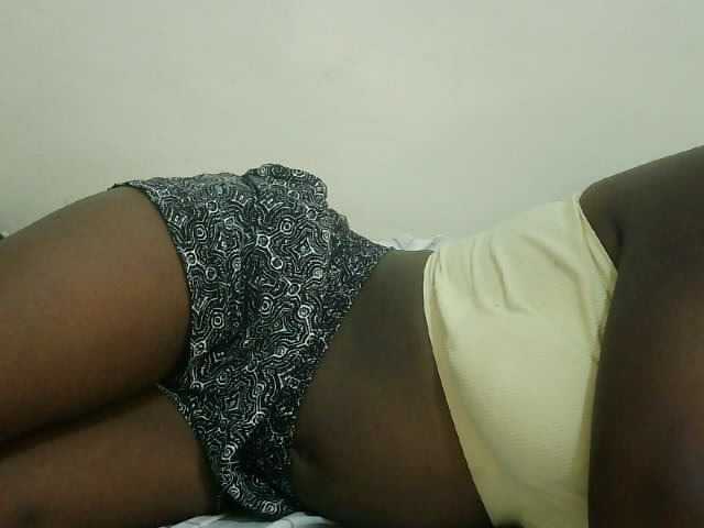 Prettyebony3 live cam preview