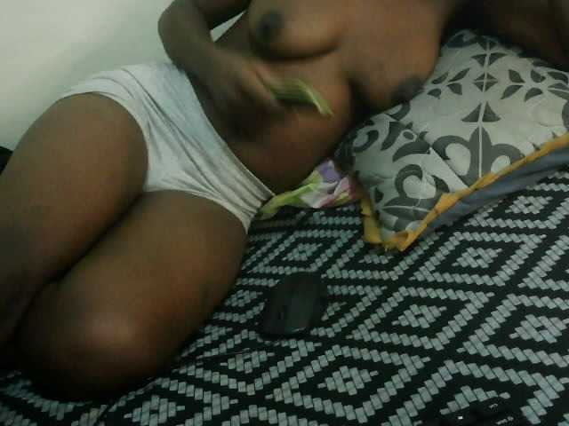 Prettyebony3 live cam on BongaCams
