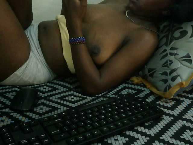 Prettyebony3 live cam on BongaCams