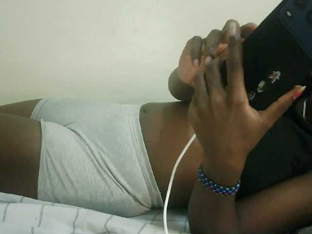 Prettyebony3 live cam on BongaCams