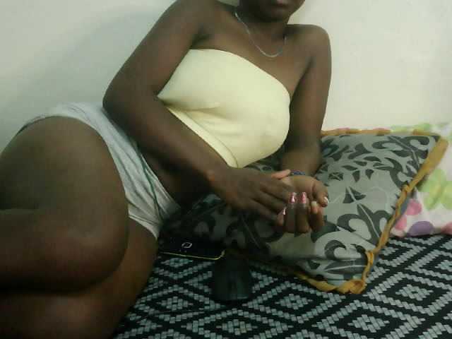Prettyebony3 live cam on BongaCams