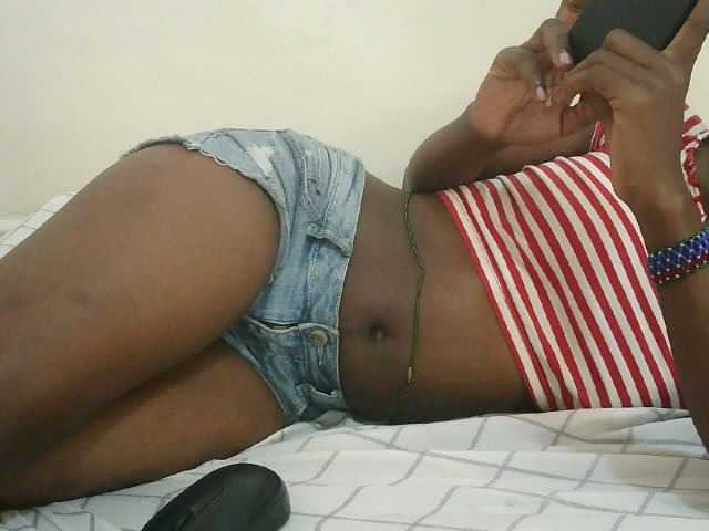 Prettyebony3 live cam on BongaCams