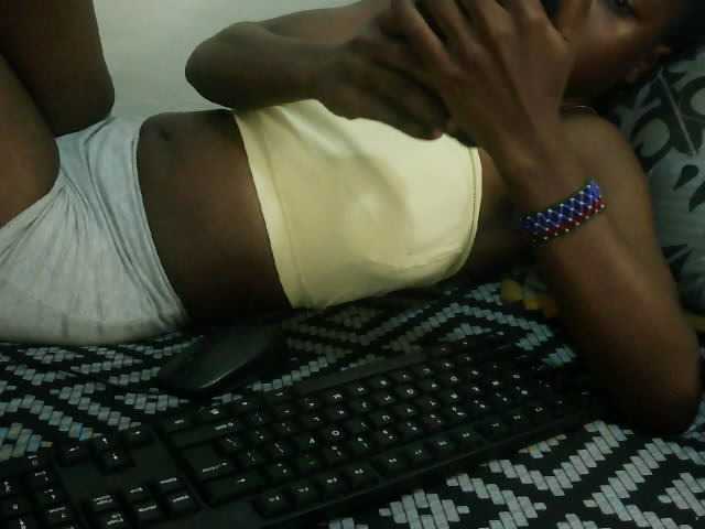 Prettyebony3 live cam on BongaCams