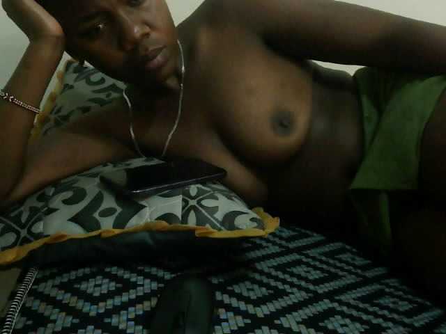 Prettyebony3 live cam on BongaCams