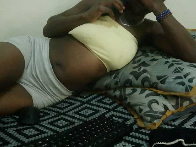 Prettyebony3 live cam on BongaCams