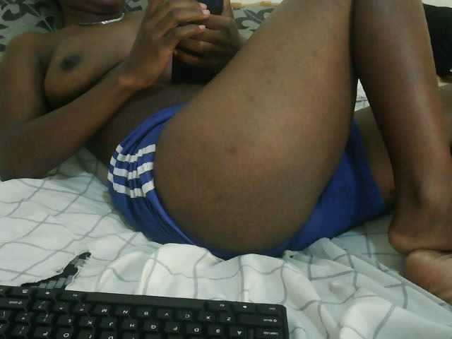 Prettyebony3 live cam on BongaCams