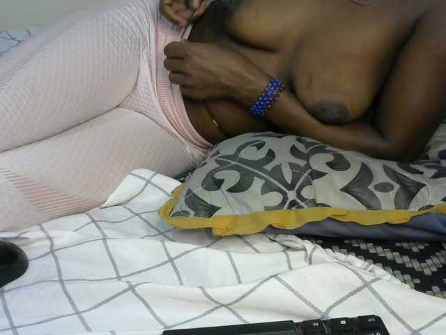 Prettyebony3 live cam on BongaCams