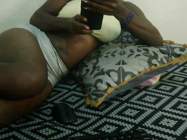 Prettyebony3 live cam on BongaCams