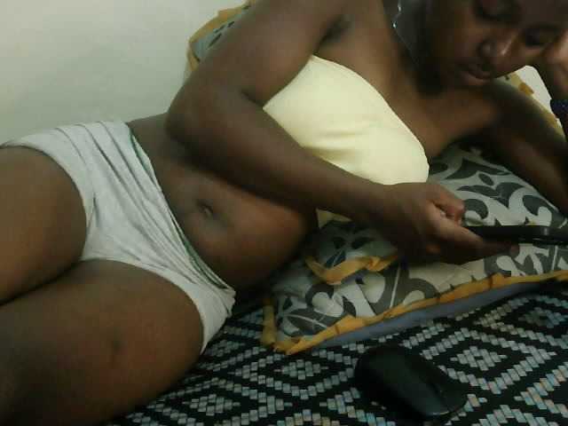 Prettyebony3 live cam on BongaCams