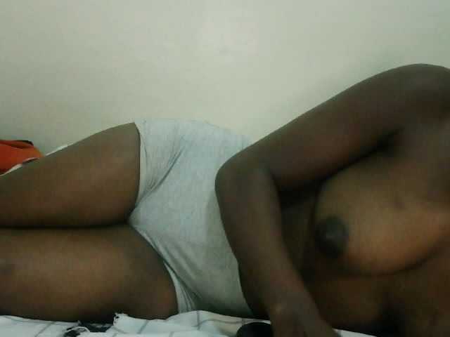 Prettyebony3 live cam on BongaCams
