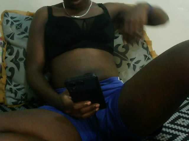 Prettyebony3 live cam on BongaCams