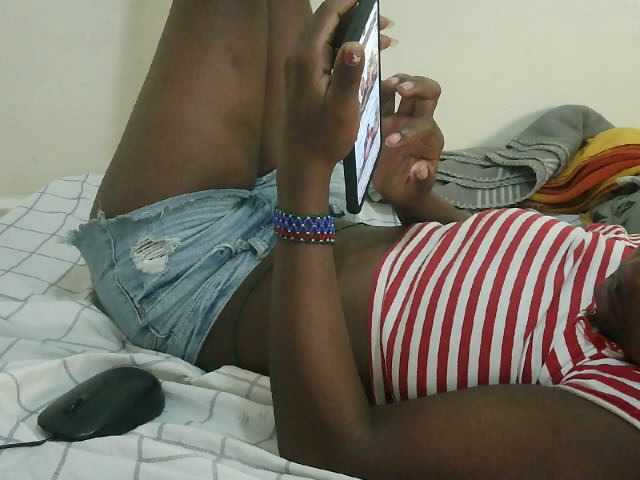 Prettyebony3 live cam on BongaCams
