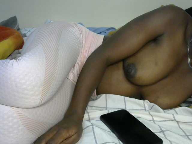 Prettyebony3 live cam on BongaCams