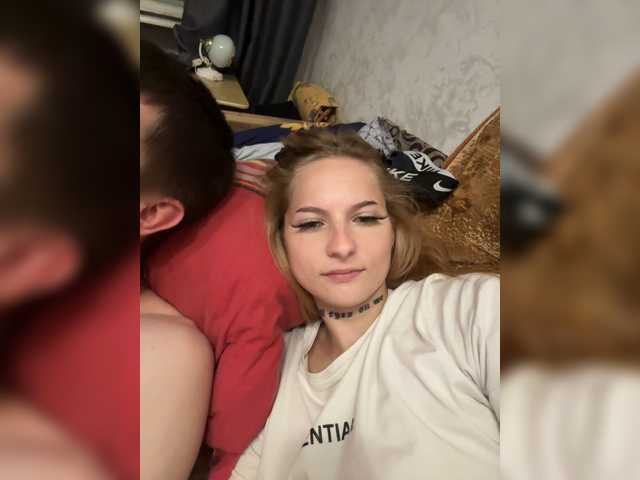 Falseness0 live webcam show
