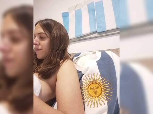 le modèle Lauflor est en webcam porno dans un show sur le site bongacams, il possède les tags suivants: White/Caucasian,Brunette,Shaved