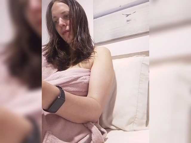 le modèle Lauflor est en webcam porno dans un show sur le site bongacams, il possède les tags suivants: White/Caucasian,Brunette,Shaved