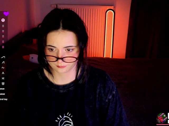 kissy3missy live cam on BongaCams