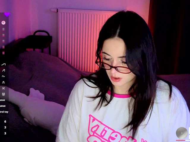 kissy3missy live cam on BongaCams