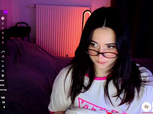 kissy3missy live cam on BongaCams