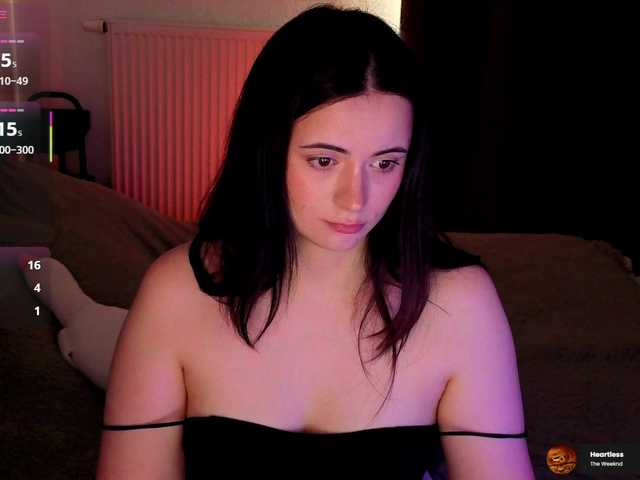kissy3missy live cam on BongaCams