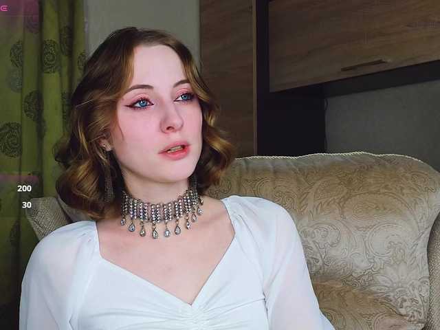 Adelina-Cowell live cam on BongaCams