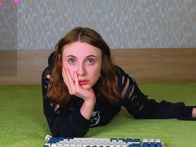 Adelina-Cowell live cam on BongaCams
