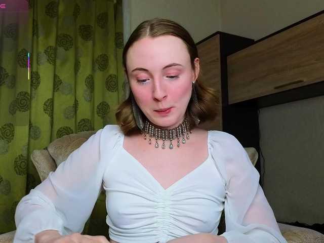 Adelina-Cowell live webcam show