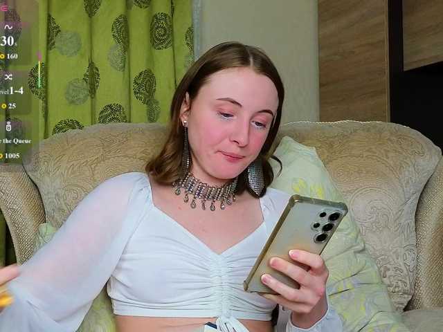 Adelina-Cowell live cam on BongaCams