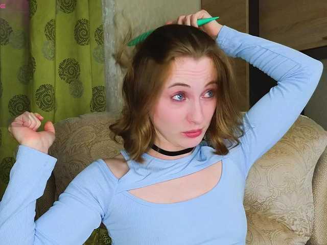 Adelina-Cowell live cam on BongaCams