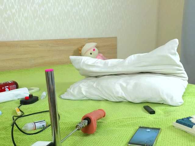 Adelina-Cowell live cam