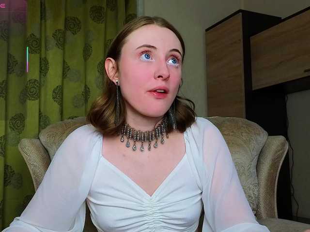 Adelina-Cowell live cam on BongaCams