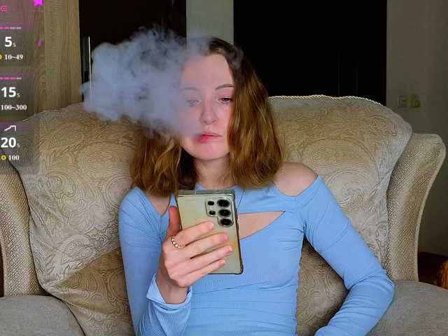 Adelina-Cowell live cam on BongaCams