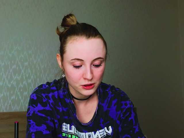 Adelina-Cowell live cam on BongaCams