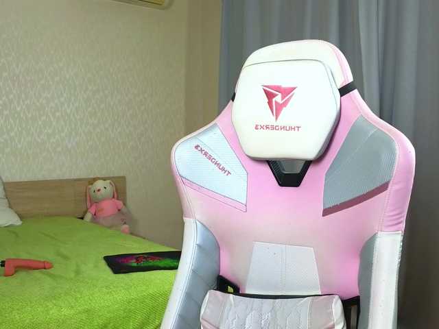 Adelina-Cowell's BongaCams show and profile