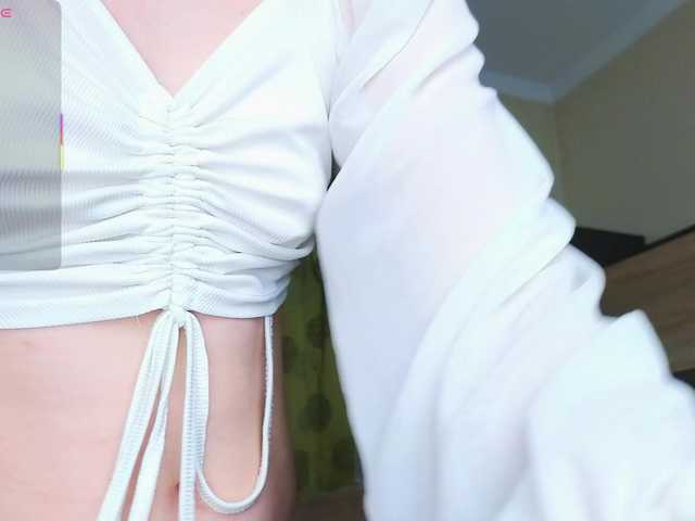 Adelina-Cowell live webcam show
