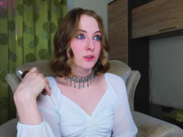 Adelina-Cowell live webcam show