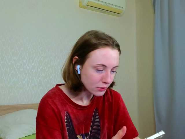 Adelina-Cowell live cam